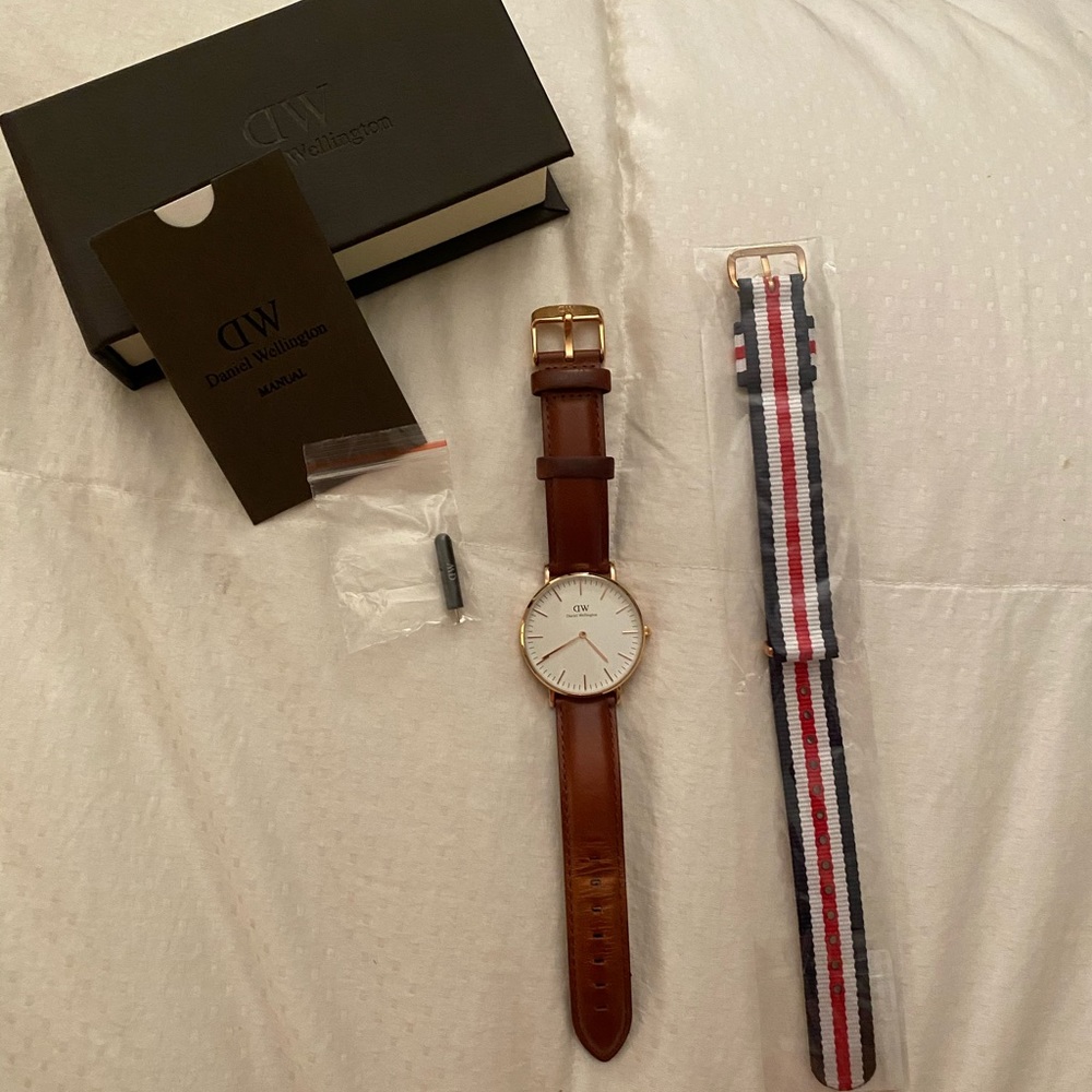 Daniel Wellington watch with extra band (pictured)
